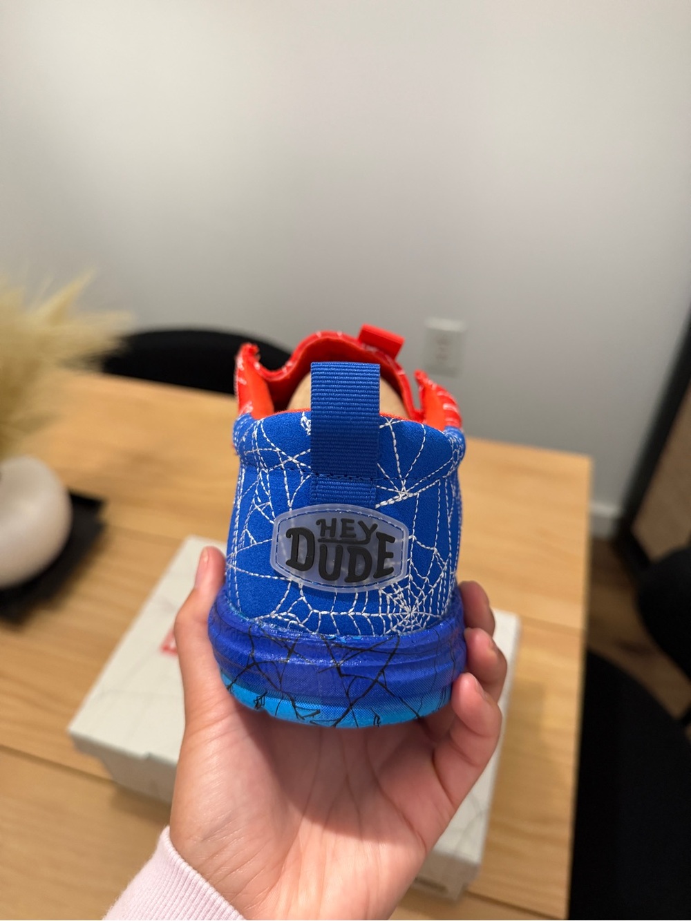Hey Dude x Marvel Studio - Picture 4 of 9